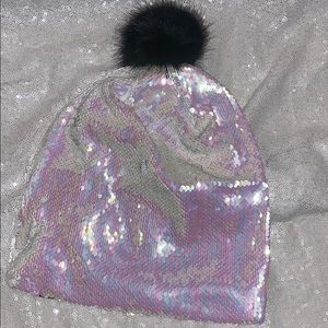 White iridescent hat w/ fur ball
